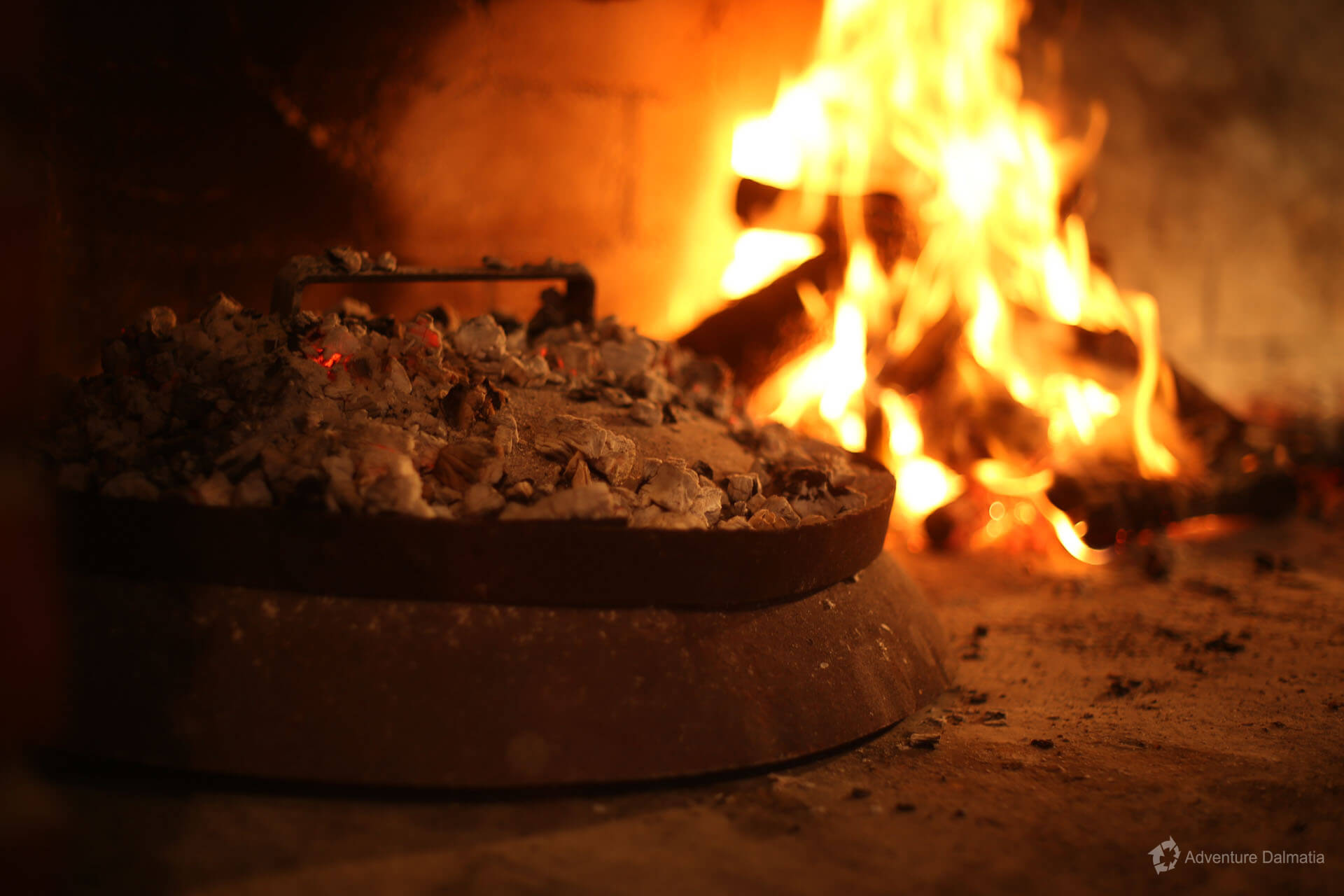 Food under the baking lid is a special way of preparing meals in Dalmatia.